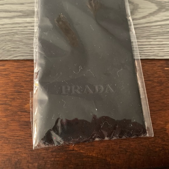 4 brand name optical glasses cloth ( Prada, Bvlgari x 2 & ferragamo) - Picture 4 of 5